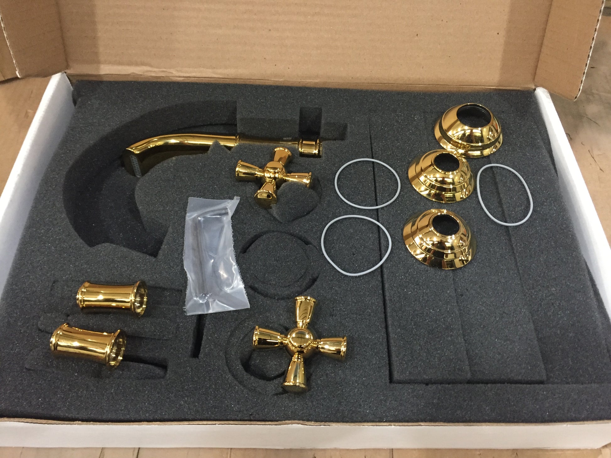 "AYLESBURY" SERIES WALL MOUNT BATHROOM FAUCET; POLISHED GOLD