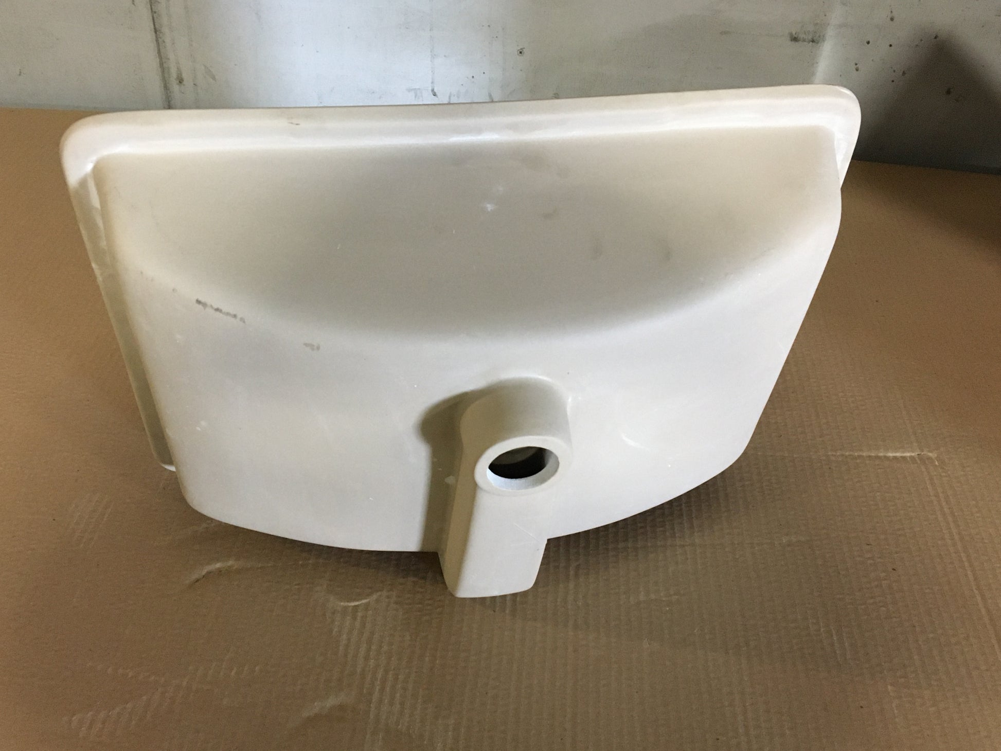 18"X12" RECTANGULAR MYERS UNDERMOUNT BATHROOM SINK IN MATTE WHITE