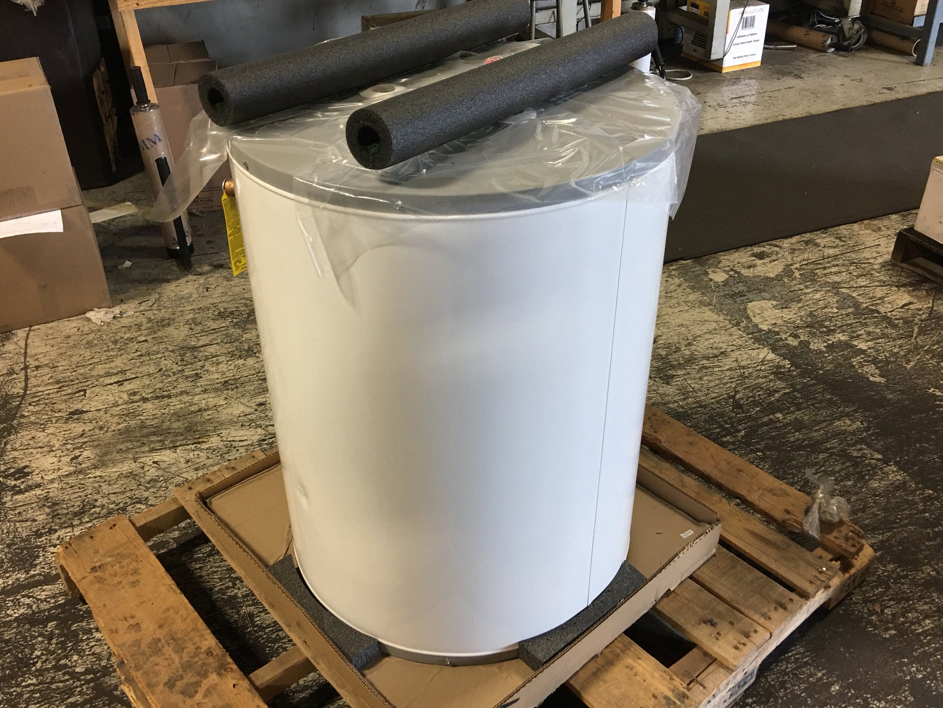 40 GALLON ELECTRIC HOT WATER HEATER 240/60/1